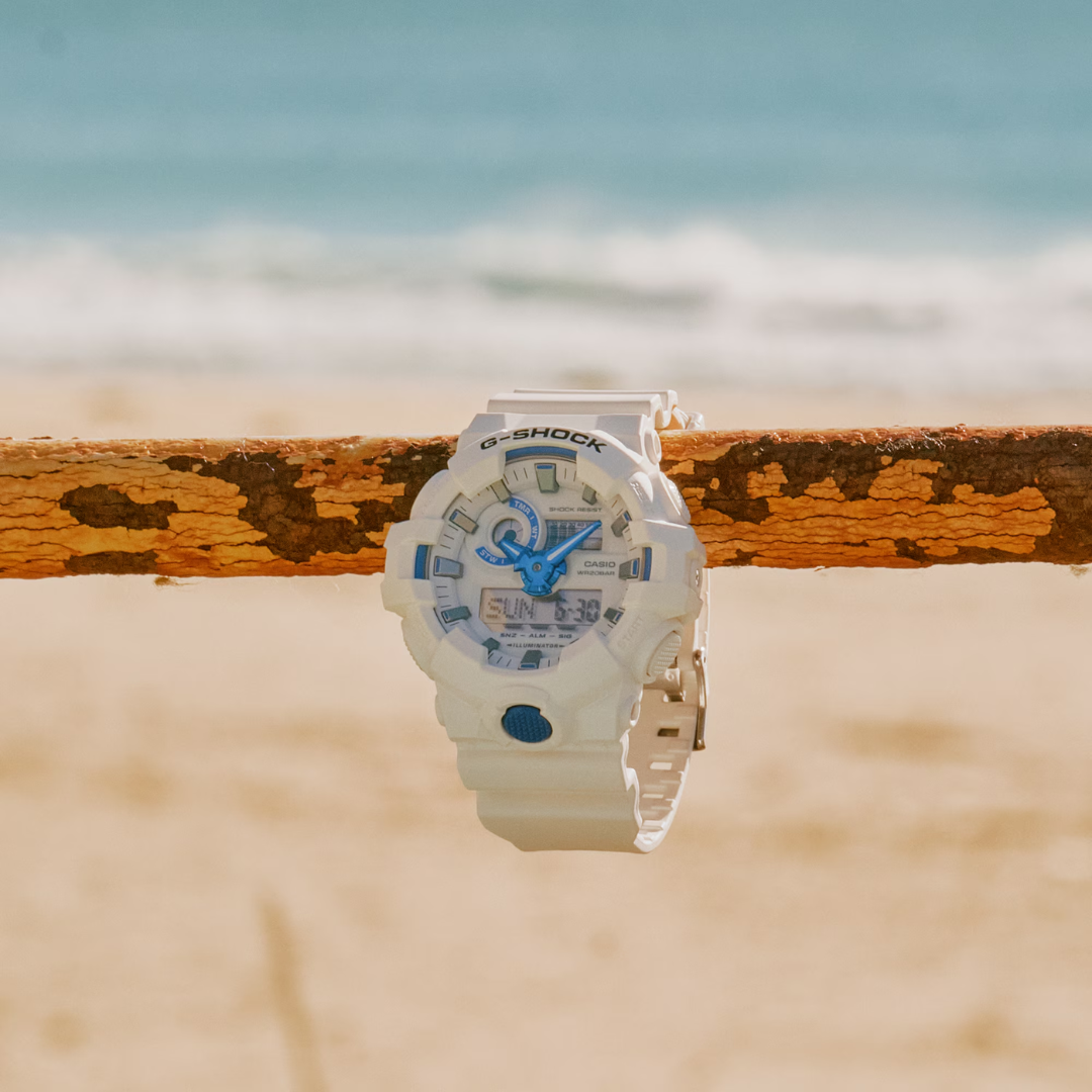 CASIO G-SHOCK GA-700HDS-7ADR STANDARD ANALOG-DIGITAL WHITE WATCH