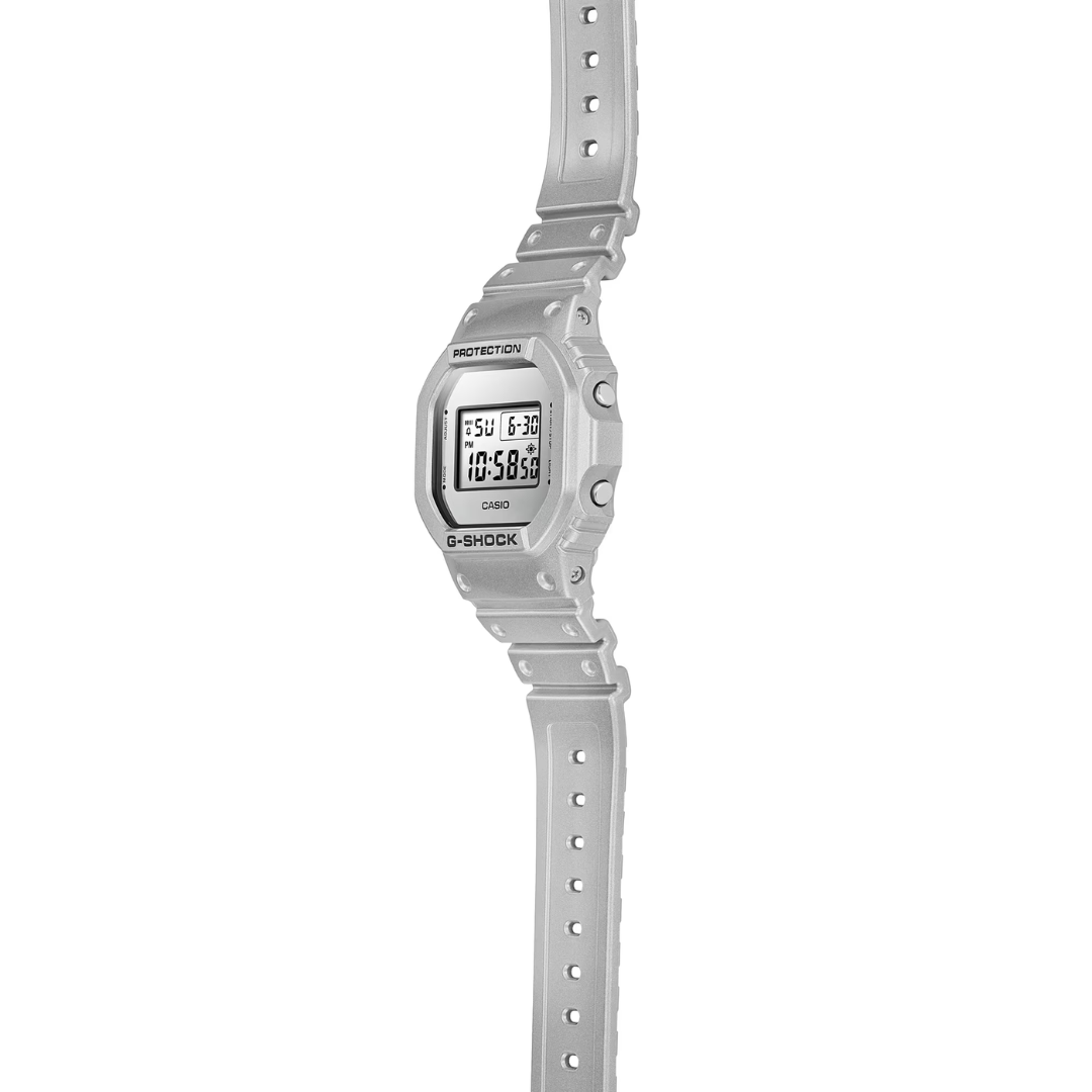 Casio g 2025 shock 5600 metal