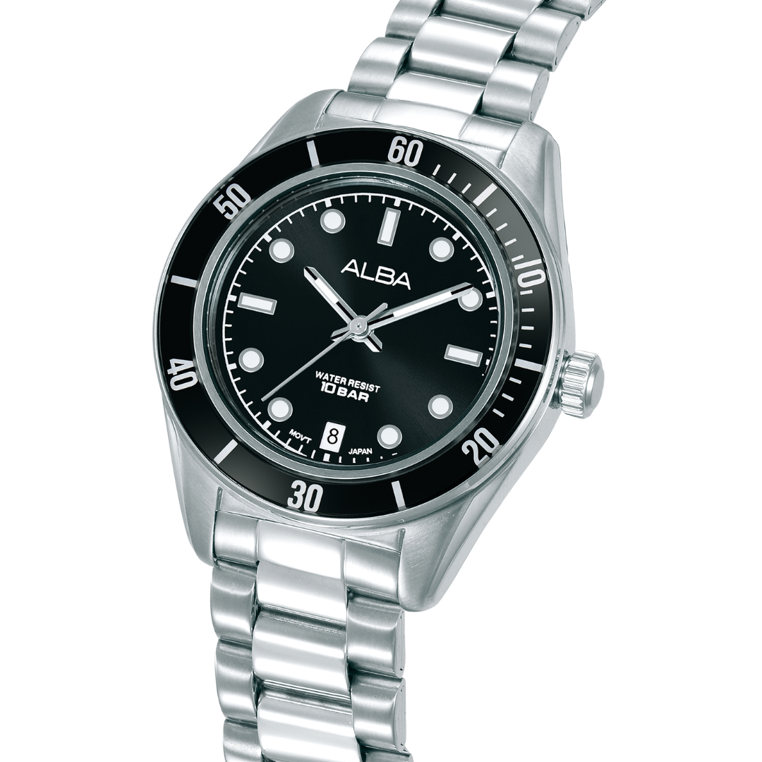 Alba AG8Q61X side profile — stainless steel case, lug and bracelet detail with black sport bezel