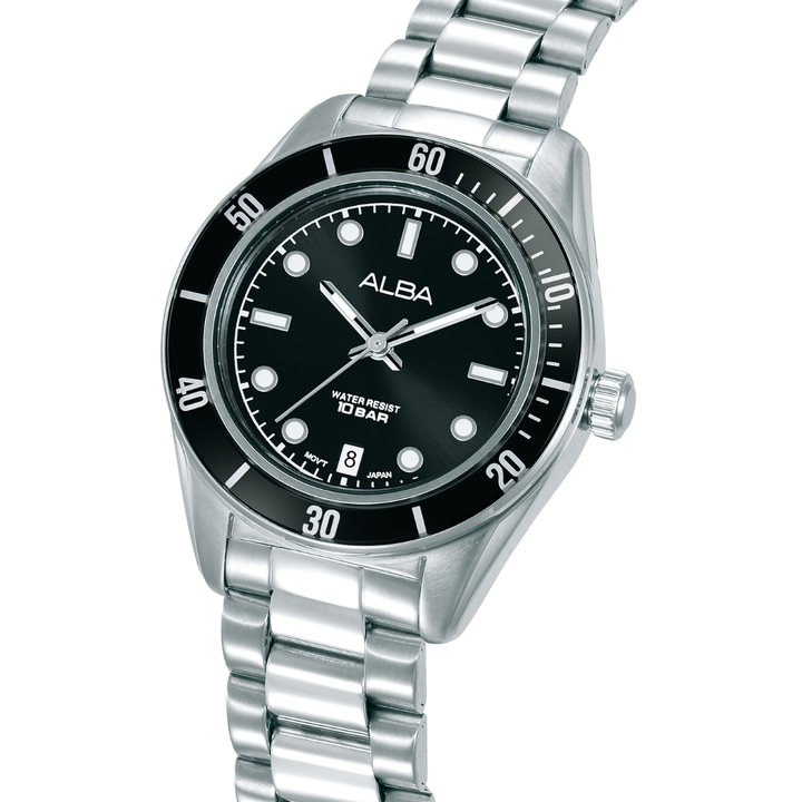 Alba AG8Q61X side profile — stainless steel case, lug and bracelet detail with black sport bezel